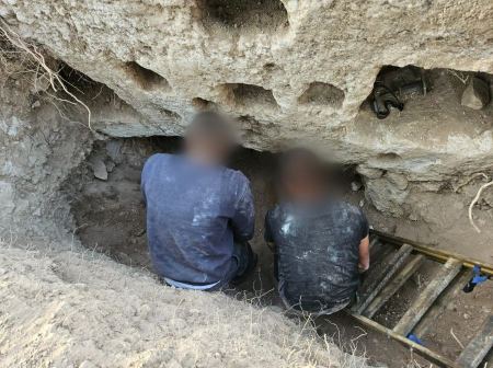  القبض على 5 مشتبهين بمحاولة سرقة من موقع أثريّ قرب عين ماهل